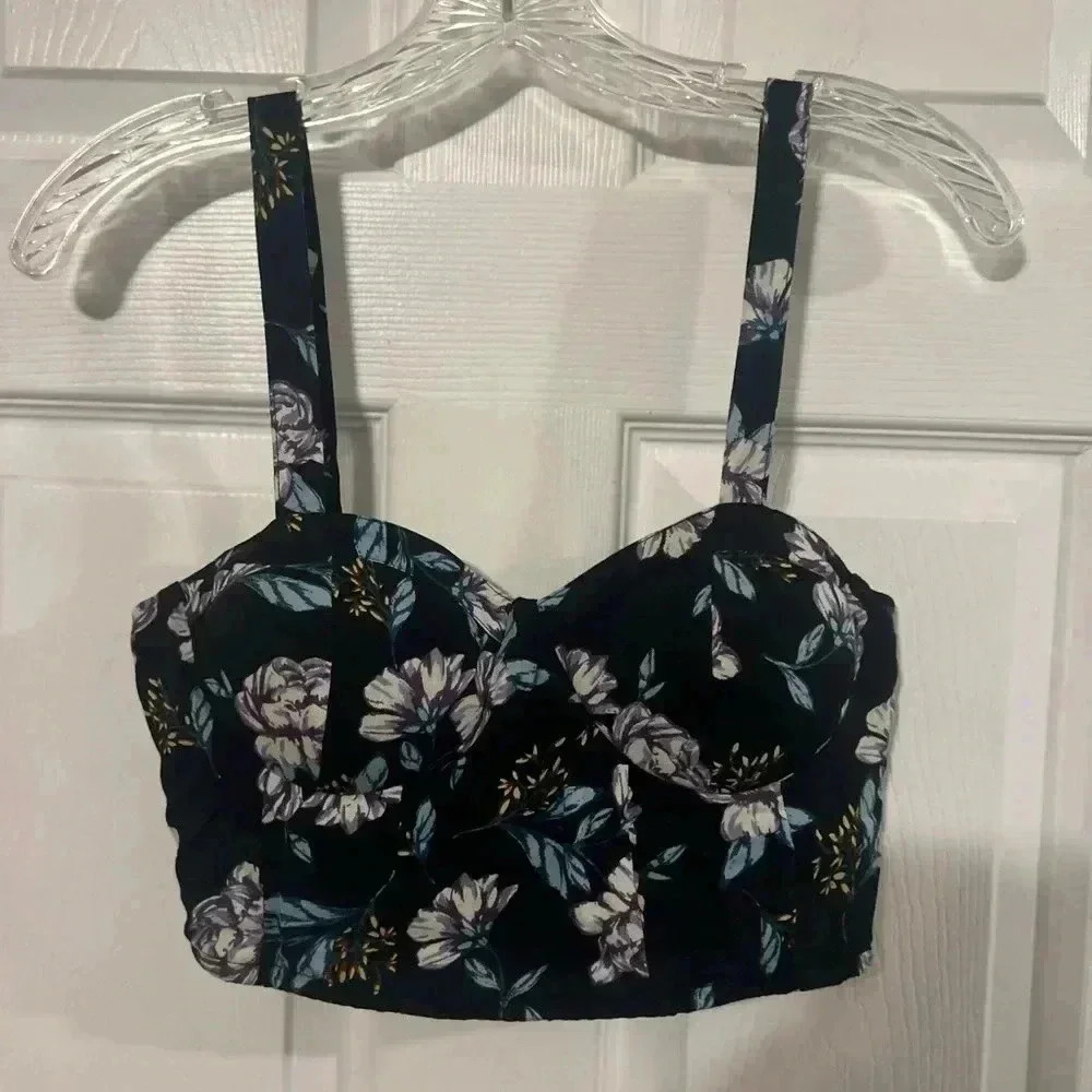 B.O.G Collective Women’s Floral Cropped Tank Top. NWOT. Size Small